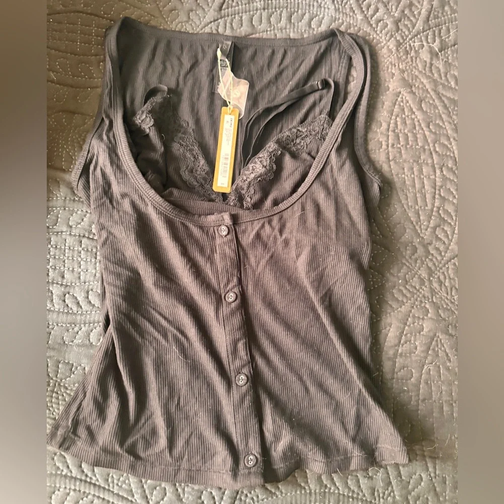 NWT ! SKIMS Black soft lounge lace tank with lace bralette! Size m PRICE FIRM - Picture 5 of 7